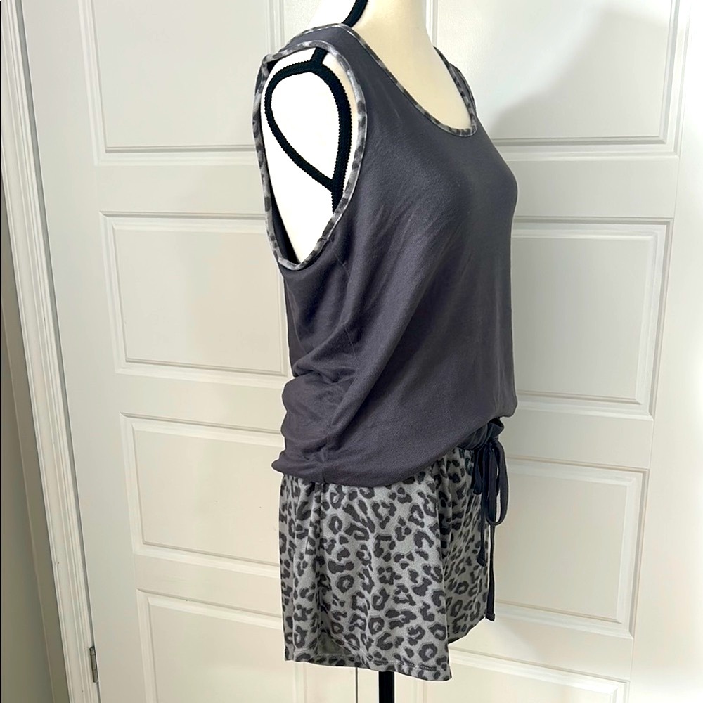 Lucky Brand 2 Piece Gray Pajama Set with Leopard Print Soft and Comfortable - Picture 5 of 9
